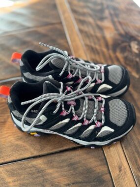 Merrell Moab 3 Hiking Shoes NWOB NEVER WORN. SIZE 6. Black/Gray